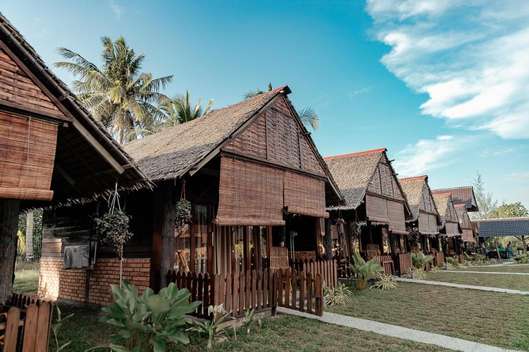 Nipoh Beach Cottage Kijal Exteriér fotografie